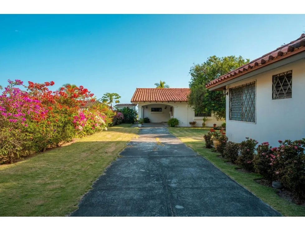 Venta de casa de playa en Playa Blanca, Farallón, Coclé