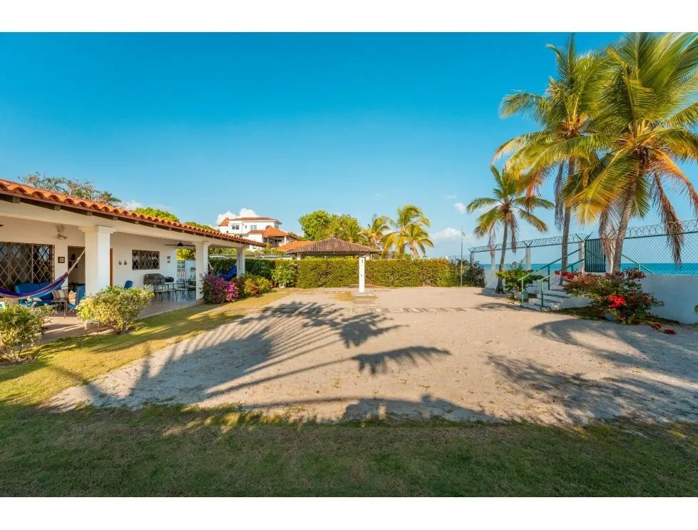 Venta de casa de playa en Playa Blanca, Farallón, Coclé
