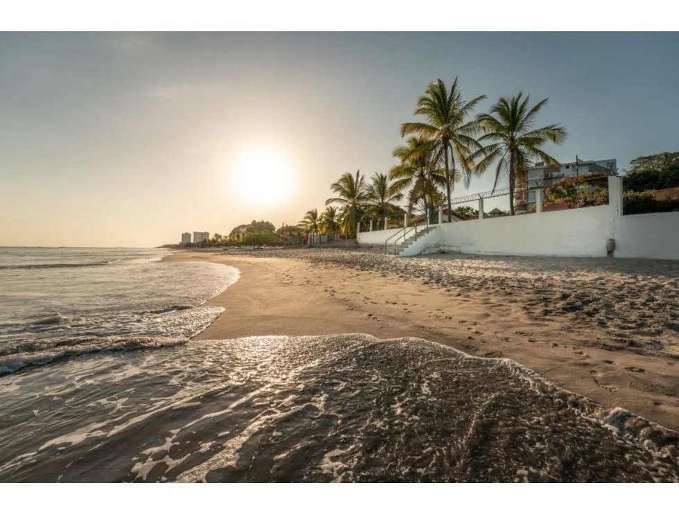Venta de casa de playa en Playa Blanca, Farallón, Coclé