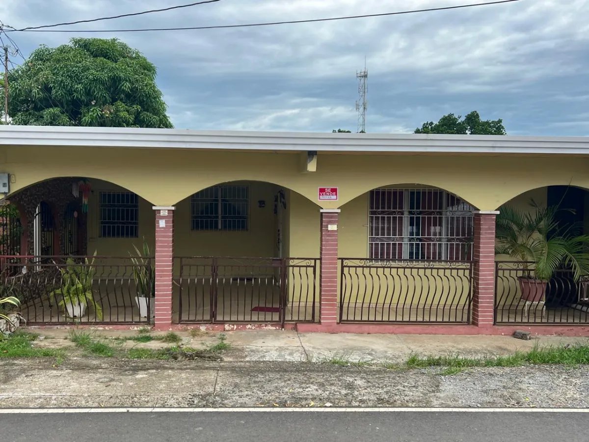 Se vende casa en Santo Domingo, Las Tablas, Los Santos