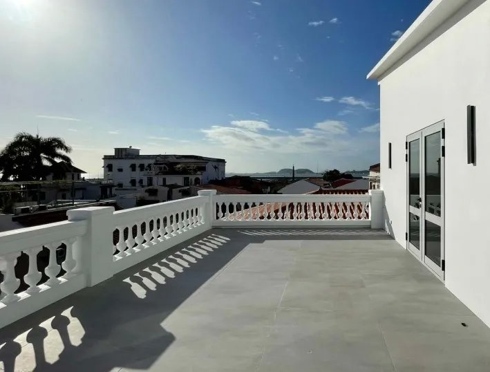 Apartment For Sale in Casco Antiguo