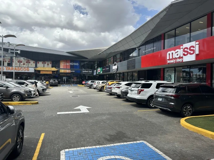 Alquiler de local comercial en Plaza Ocean Drive, Costa del Este