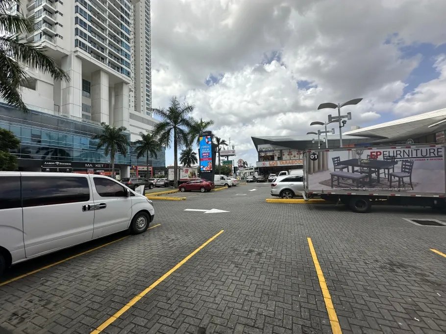 Alquiler de local comercial en Plaza Ocean Drive, Costa del Este