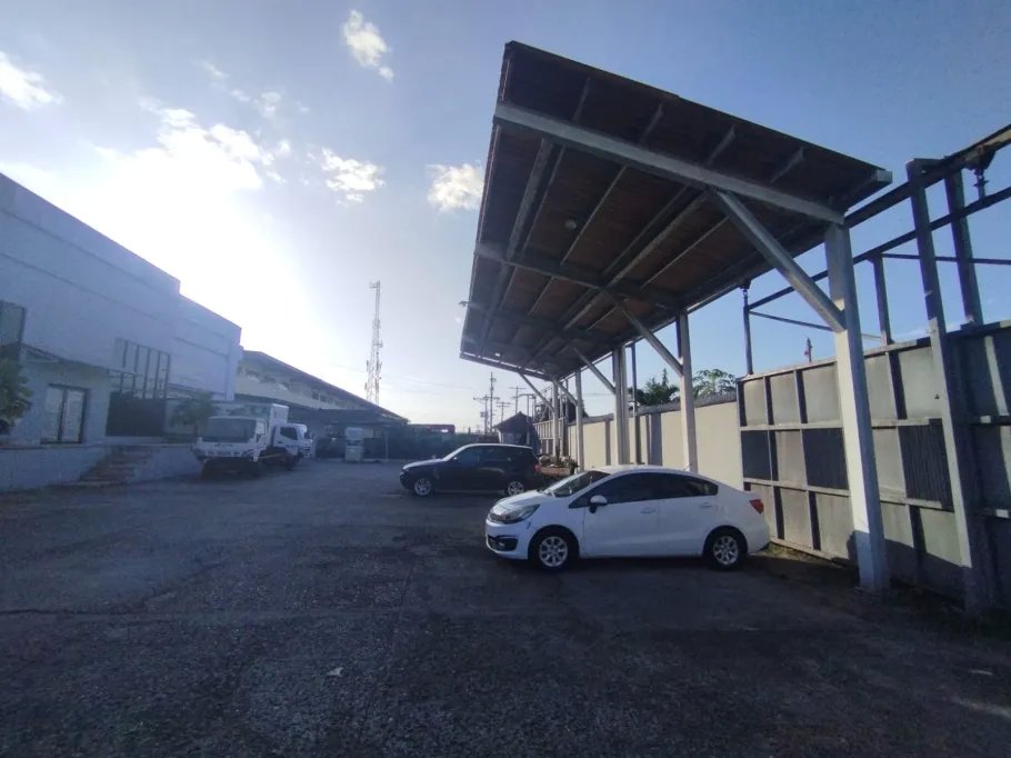 Warehouse For Sale in El Crisol