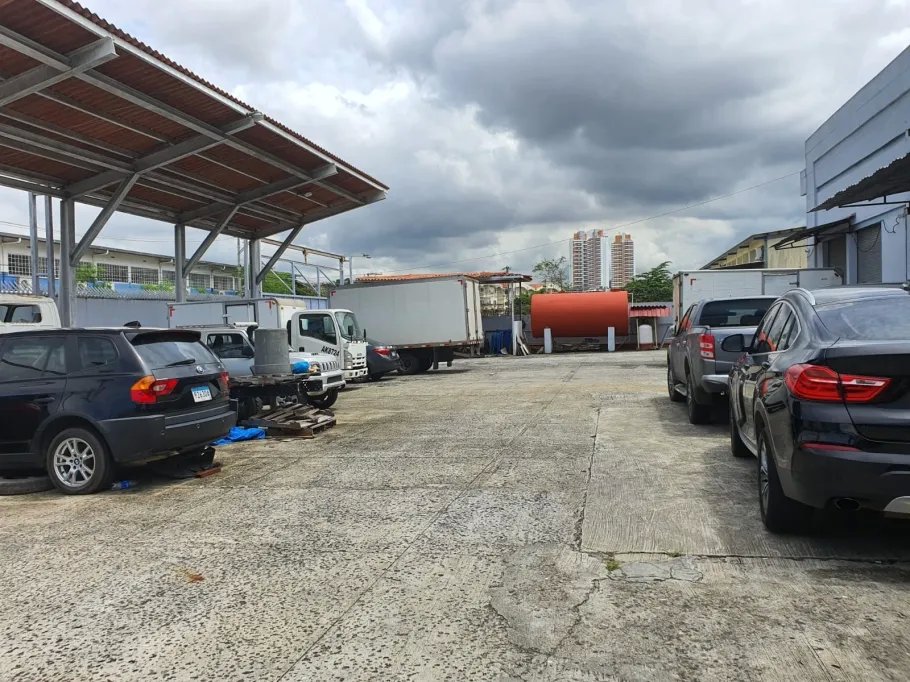 Warehouse For Sale in El Crisol