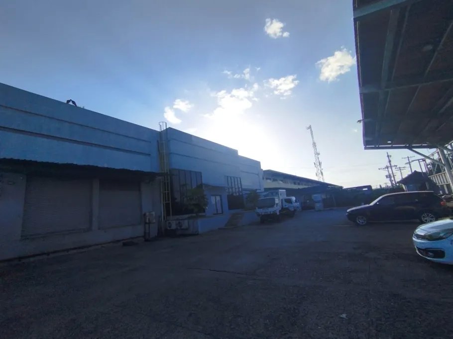 Warehouse For Sale in El Crisol