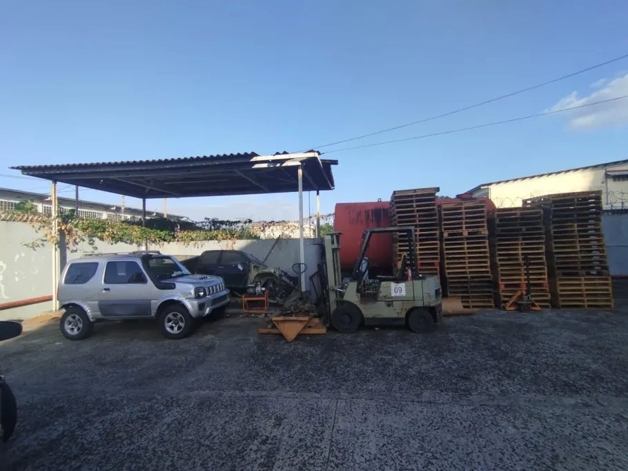 Warehouse For Sale in El Crisol