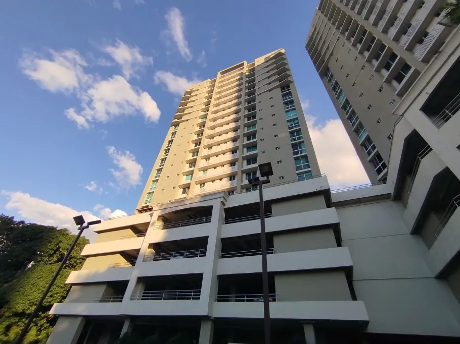 Apartamento en venta cerca de Parque Omar, Panamá