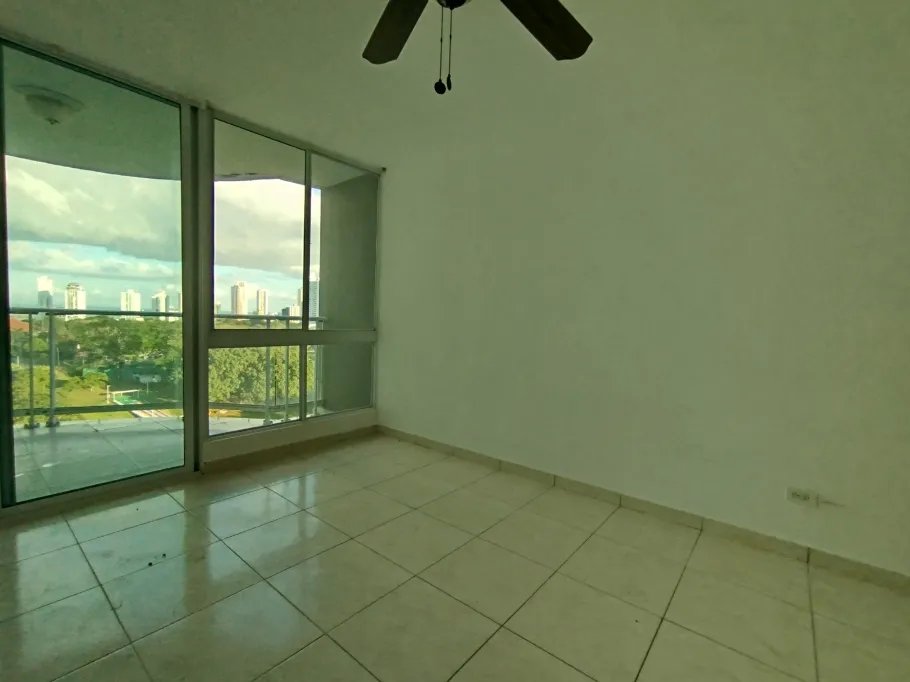 Apartamento en venta cerca de Parque Omar, Panamá