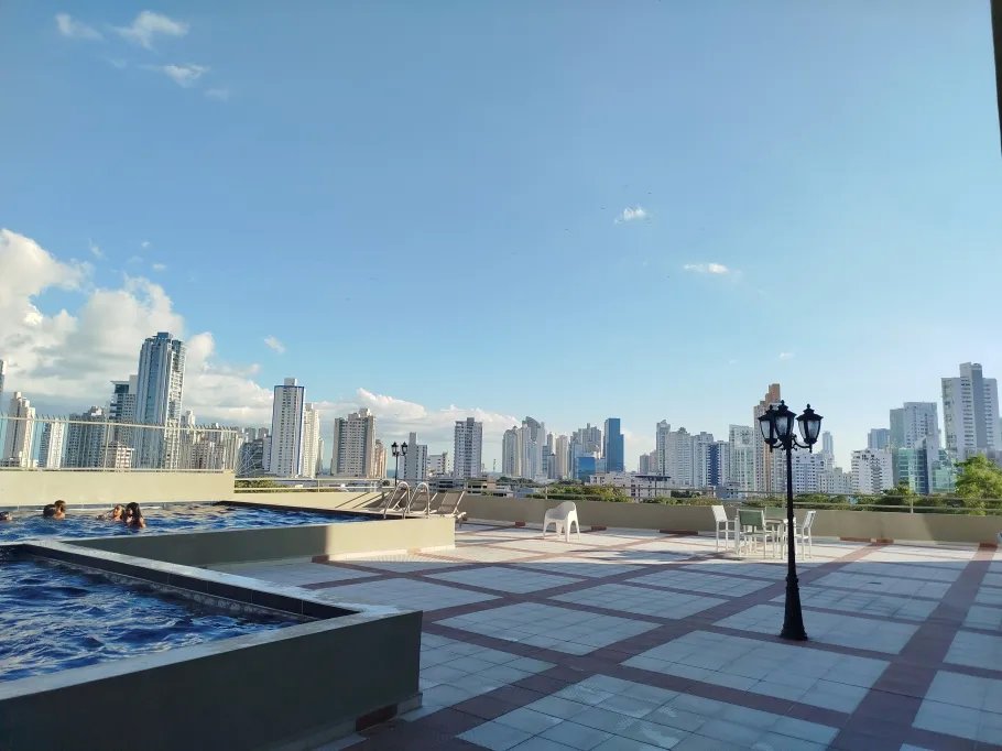 Apartamento en venta cerca de Parque Omar, Panamá