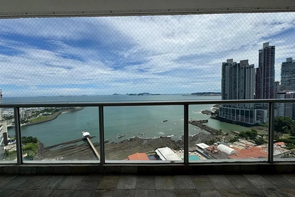 Venta de apartamento con vista al mar en Punta Pacifica, Panamá