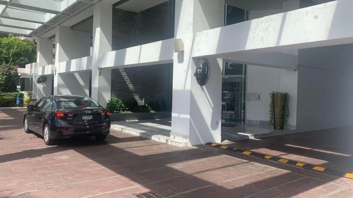 Apartment For Sale in Avenida Balboa