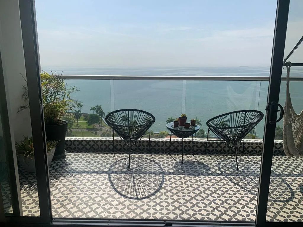 Apartment For Sale in Avenida Balboa