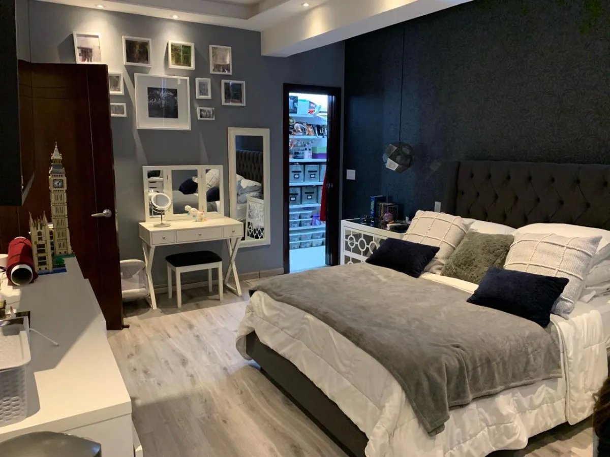 Apartment For Sale in Avenida Balboa