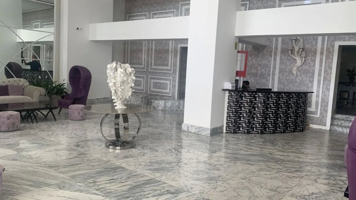 Apartment For Sale in Avenida Balboa