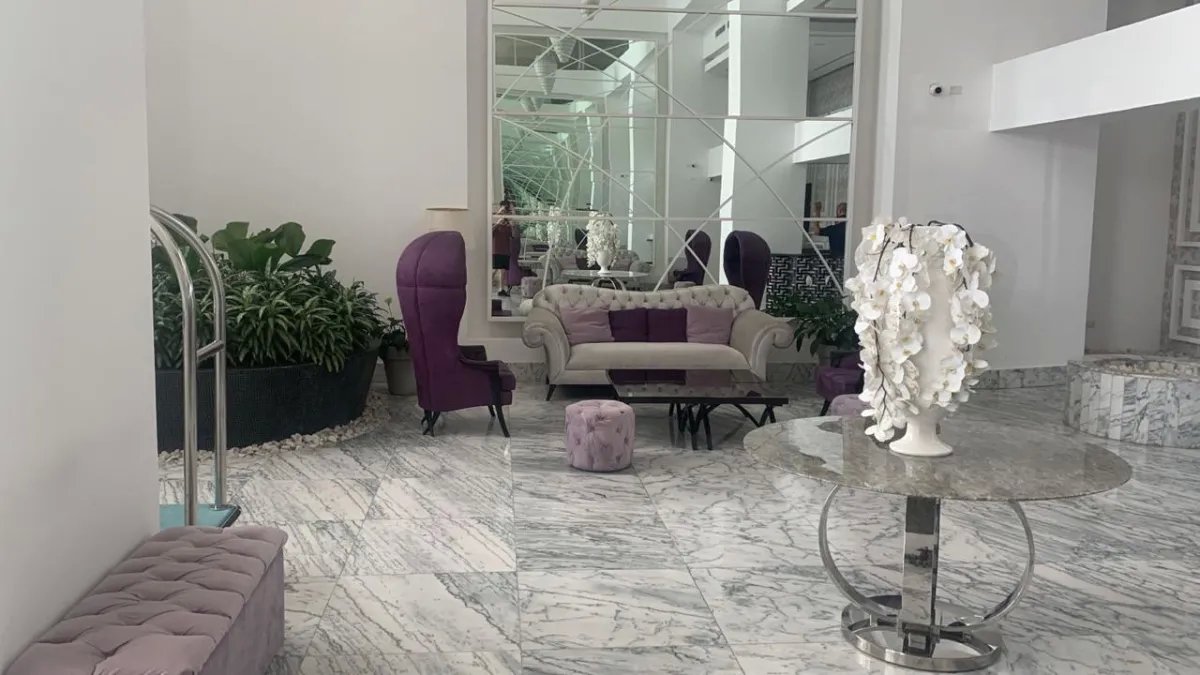 Apartment For Sale in Avenida Balboa