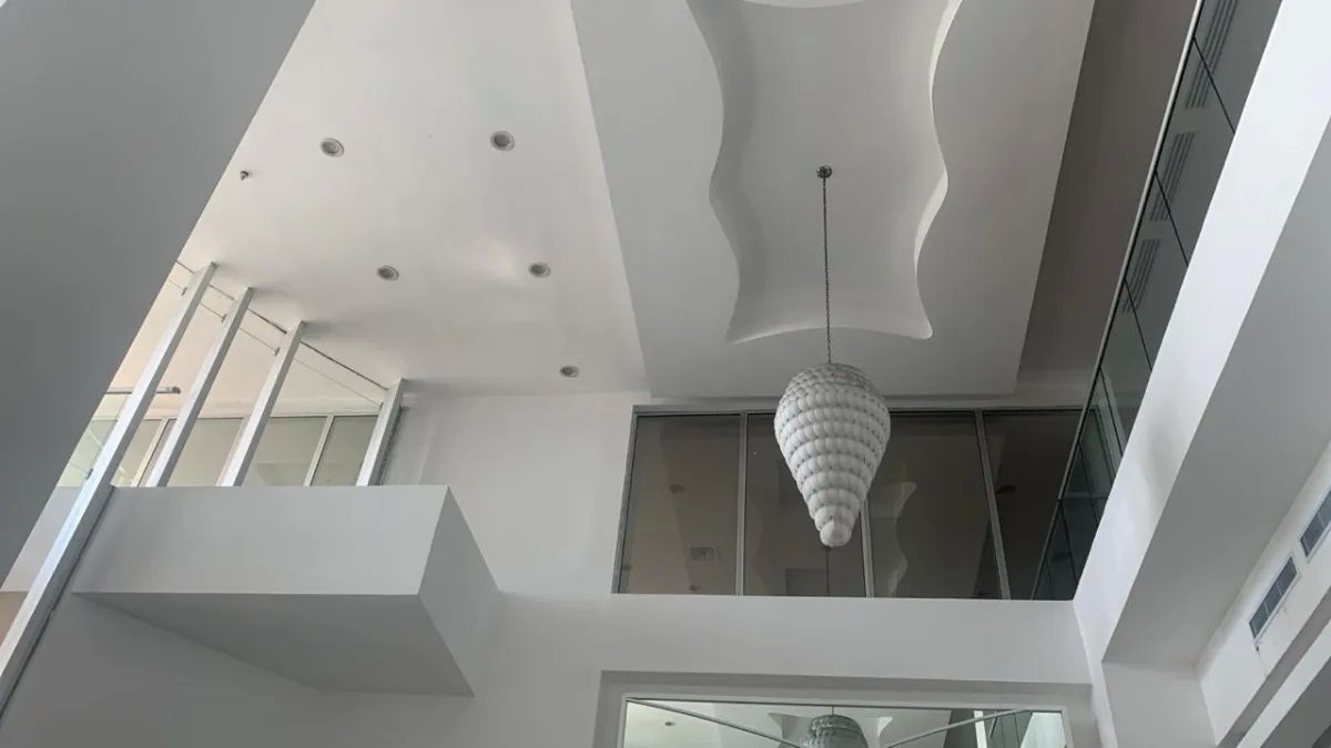 Apartment For Sale in Avenida Balboa