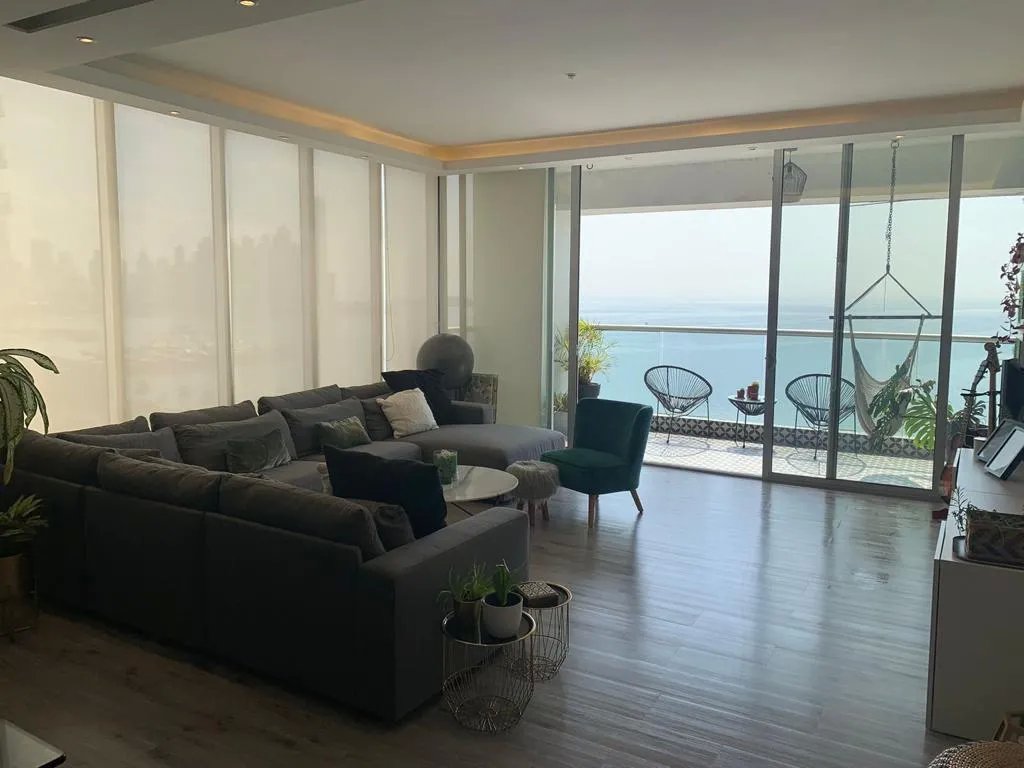 Apartment For Sale in Avenida Balboa
