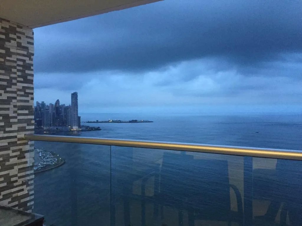 Apartment For Sale in Avenida Balboa