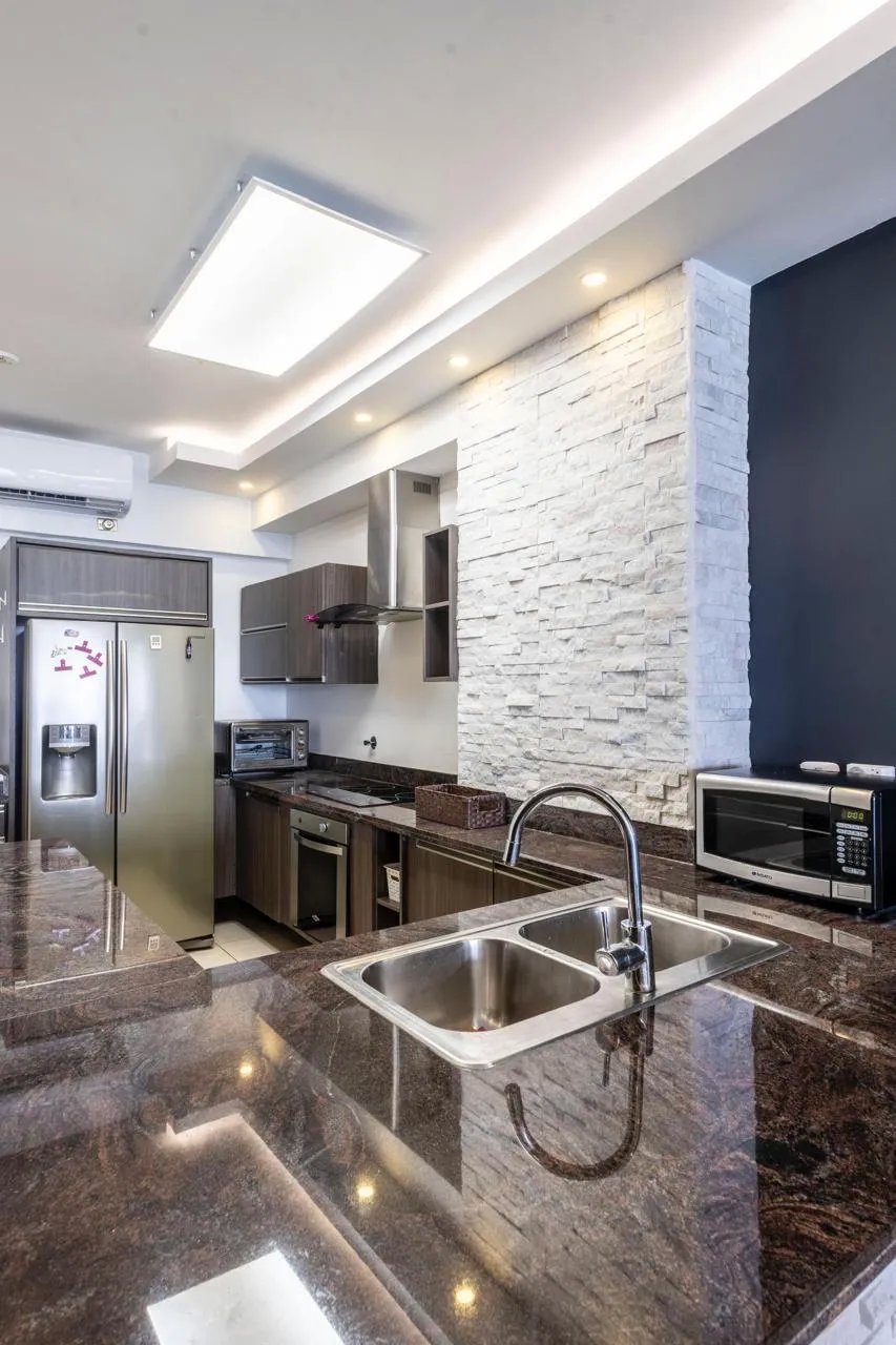 Apartment For Sale in Avenida Balboa