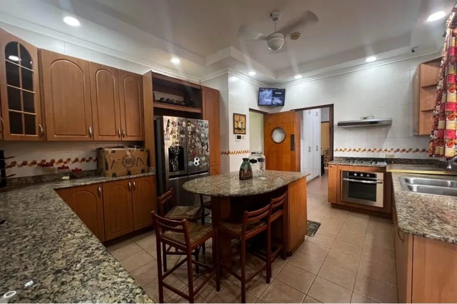 Venta de casa en Betania, PH. Castellanos, Apartamento A / 310m2