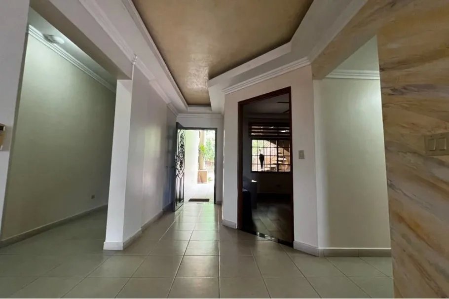 Venta de casa en Betania, PH. Castellanos, Apartamento A / 310m2