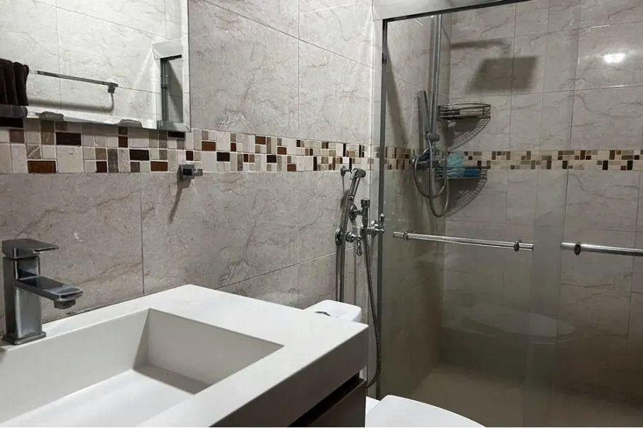 Venta de casa en Betania, PH. Castellanos, Apartamento A / 310m2