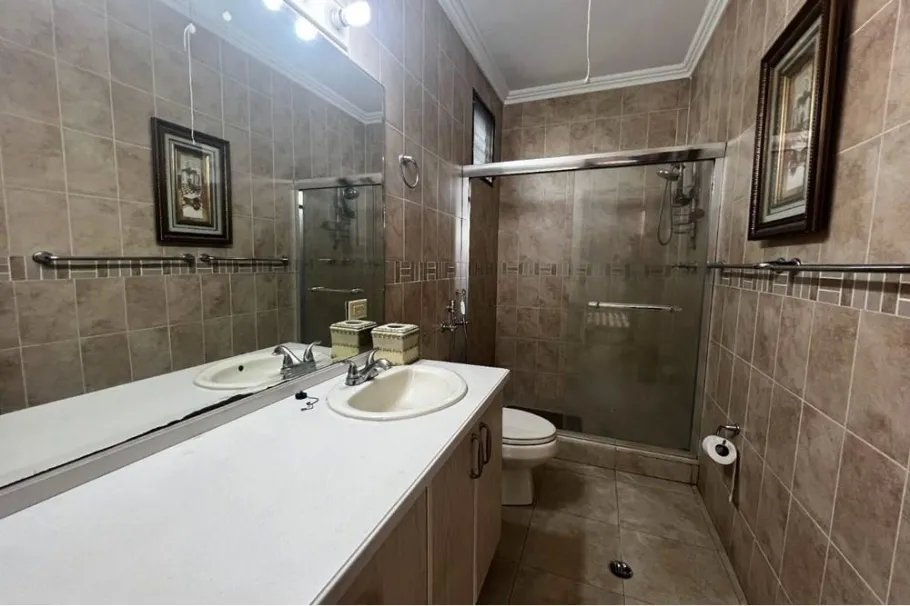 Venta de casa en Betania, PH. Castellanos, Apartamento A / 310m2