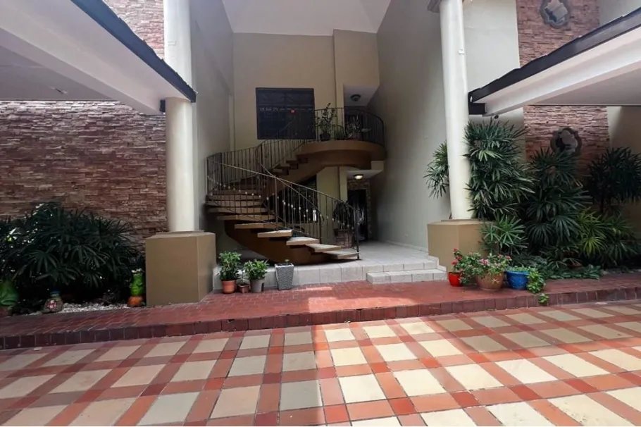 Venta de casa en Betania, PH. Castellanos, Apartamento A / 310m2
