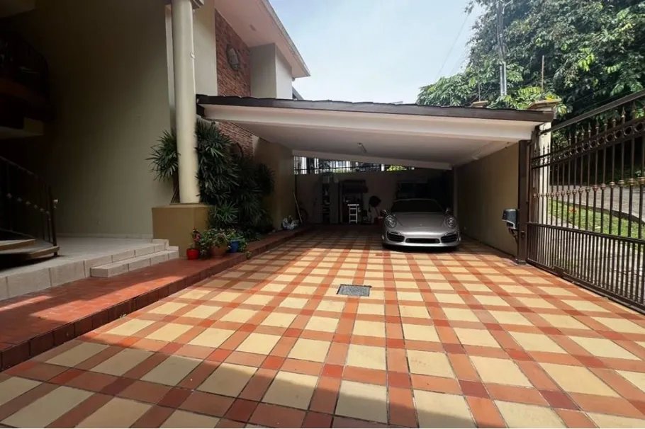 Venta de casa en Betania, PH. Castellanos, Apartamento A / 310m2