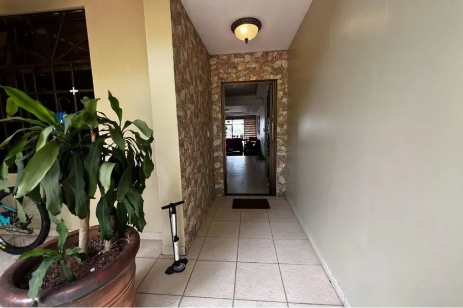 Venta de casa en Betania, PH. Castellanos, Apartamento A / 310m2
