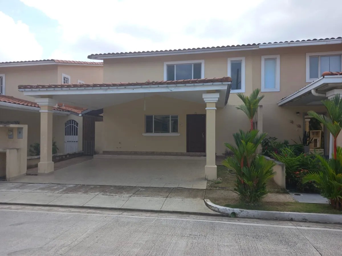 Venta de casa reposeída en Villas del Golf, Villa Lucre, Panamá
