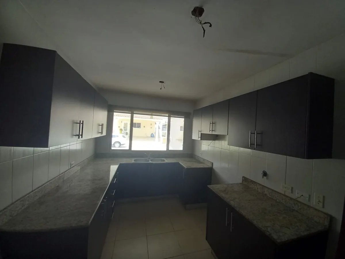 Venta de casa reposeída en Villas del Golf, Villa Lucre, Panamá