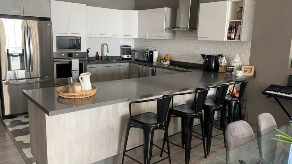 Apartment For Sale in Avenida Balboa