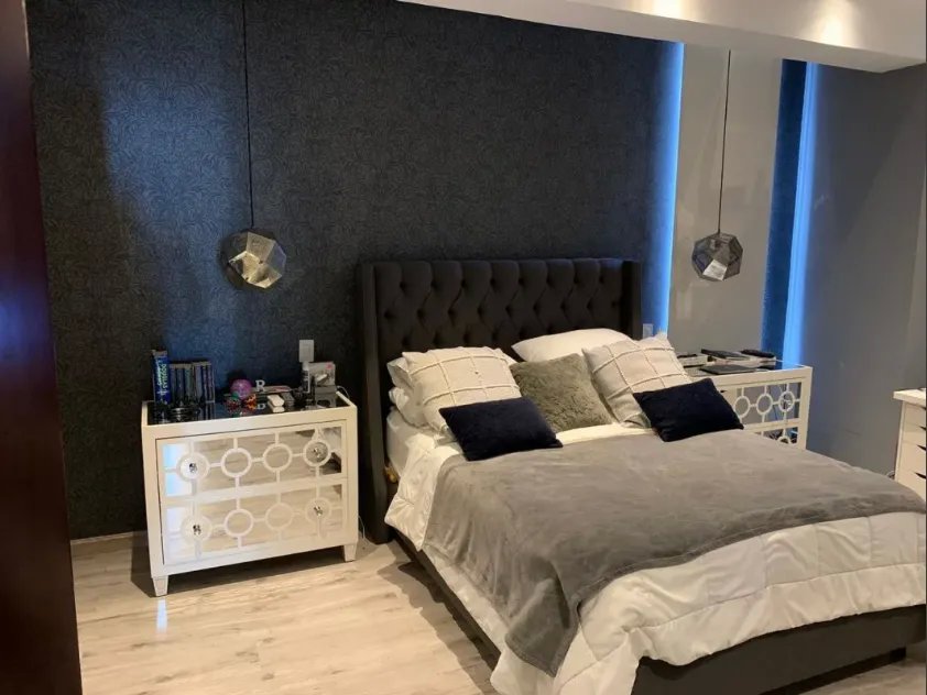 Apartment For Sale in Avenida Balboa