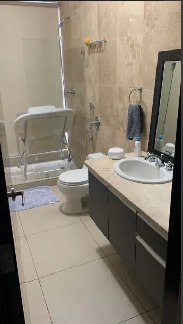 Apartment For Sale in Avenida Balboa
