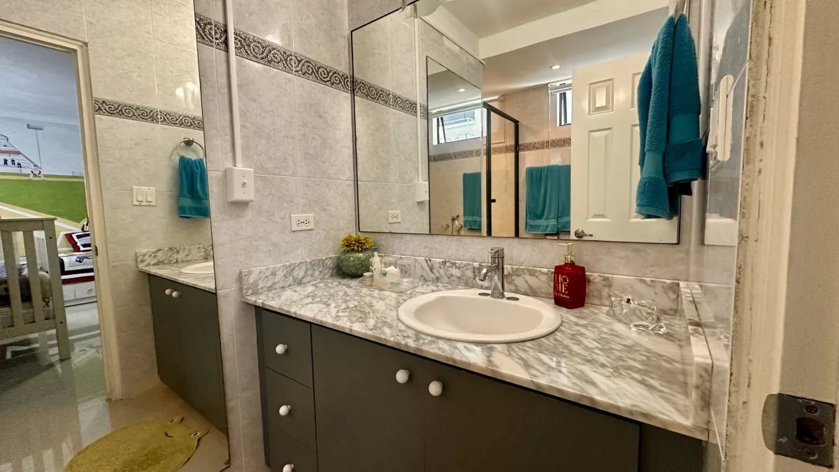 Apartment For Sale in Avenida Balboa