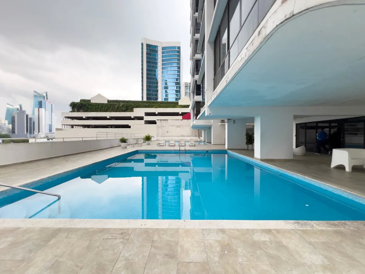 Apartment For Sale in Avenida Balboa