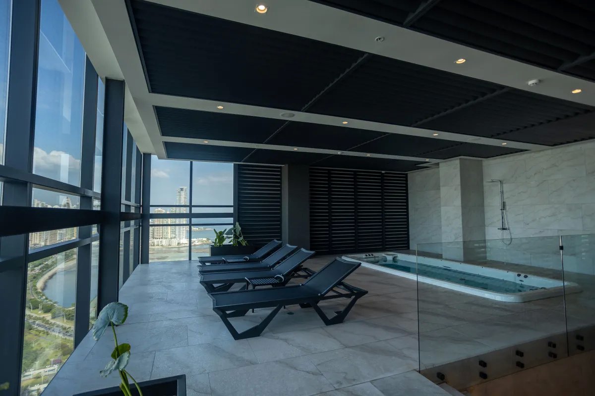 Apartment For Sale in Avenida Balboa