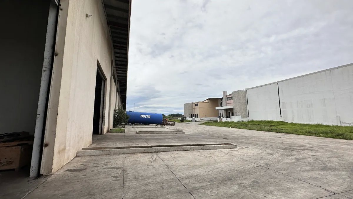Se alquila galera en Parque Industrial de las Américas