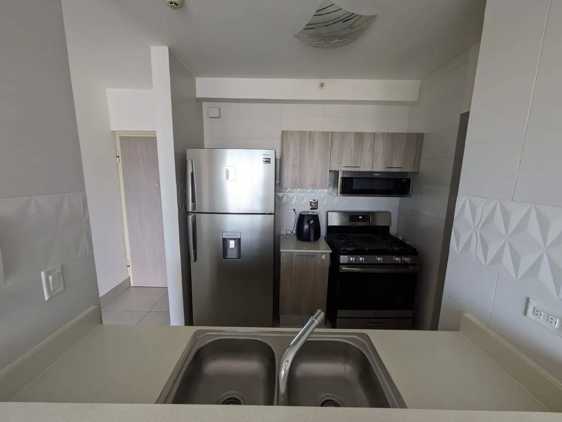 Apartment For Rent in Edison Park