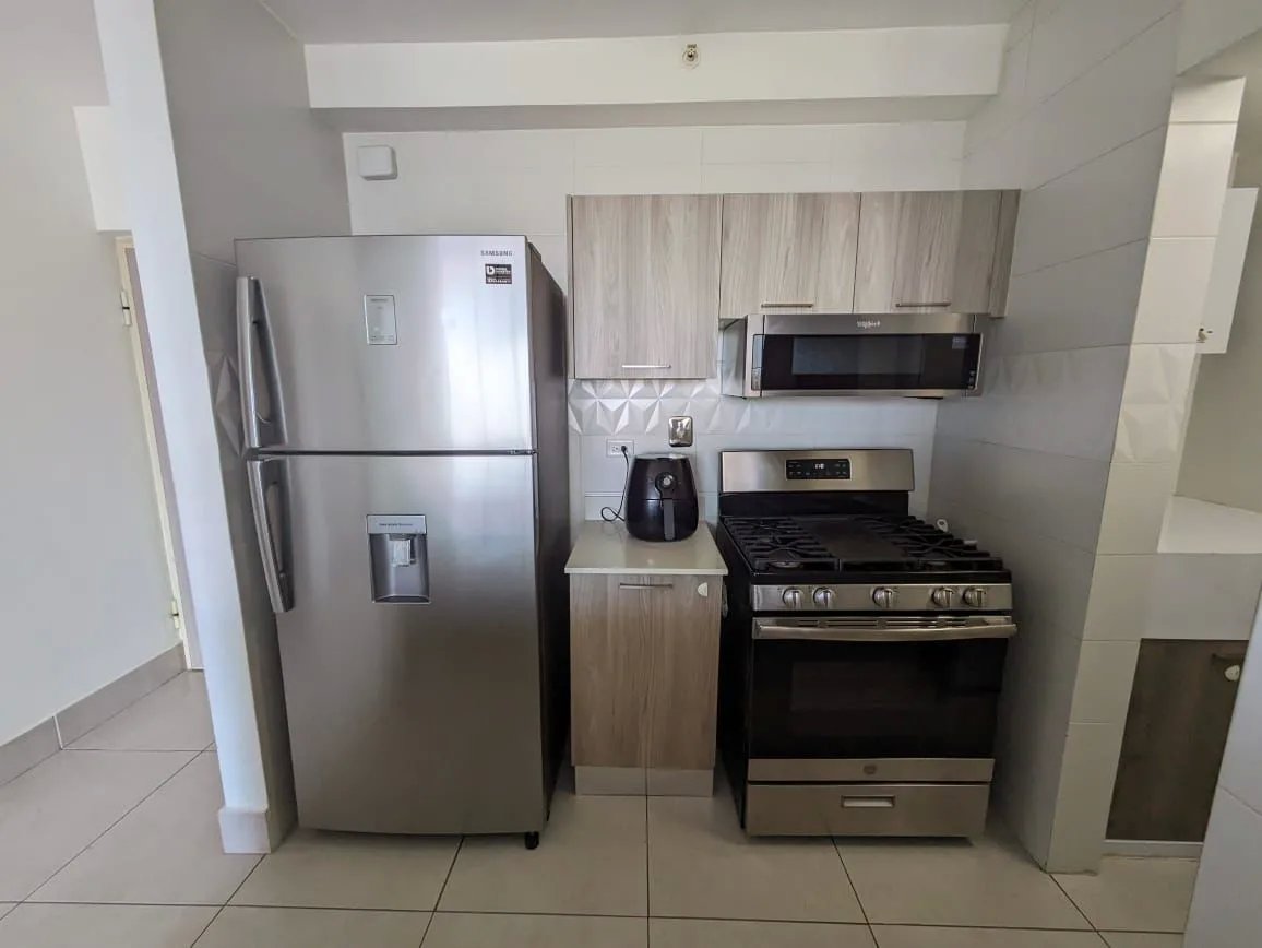 Apartment For Rent in Edison Park