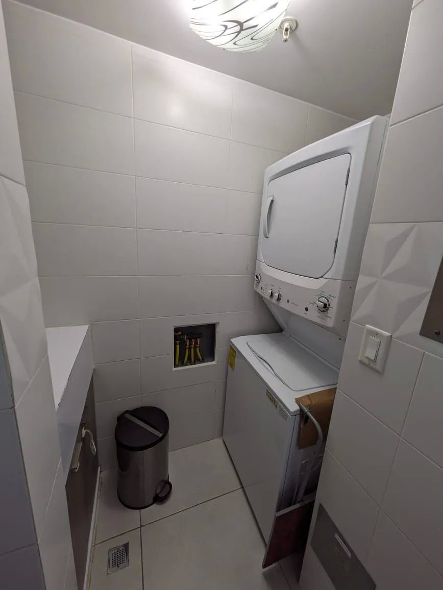 Apartment For Rent in Edison Park