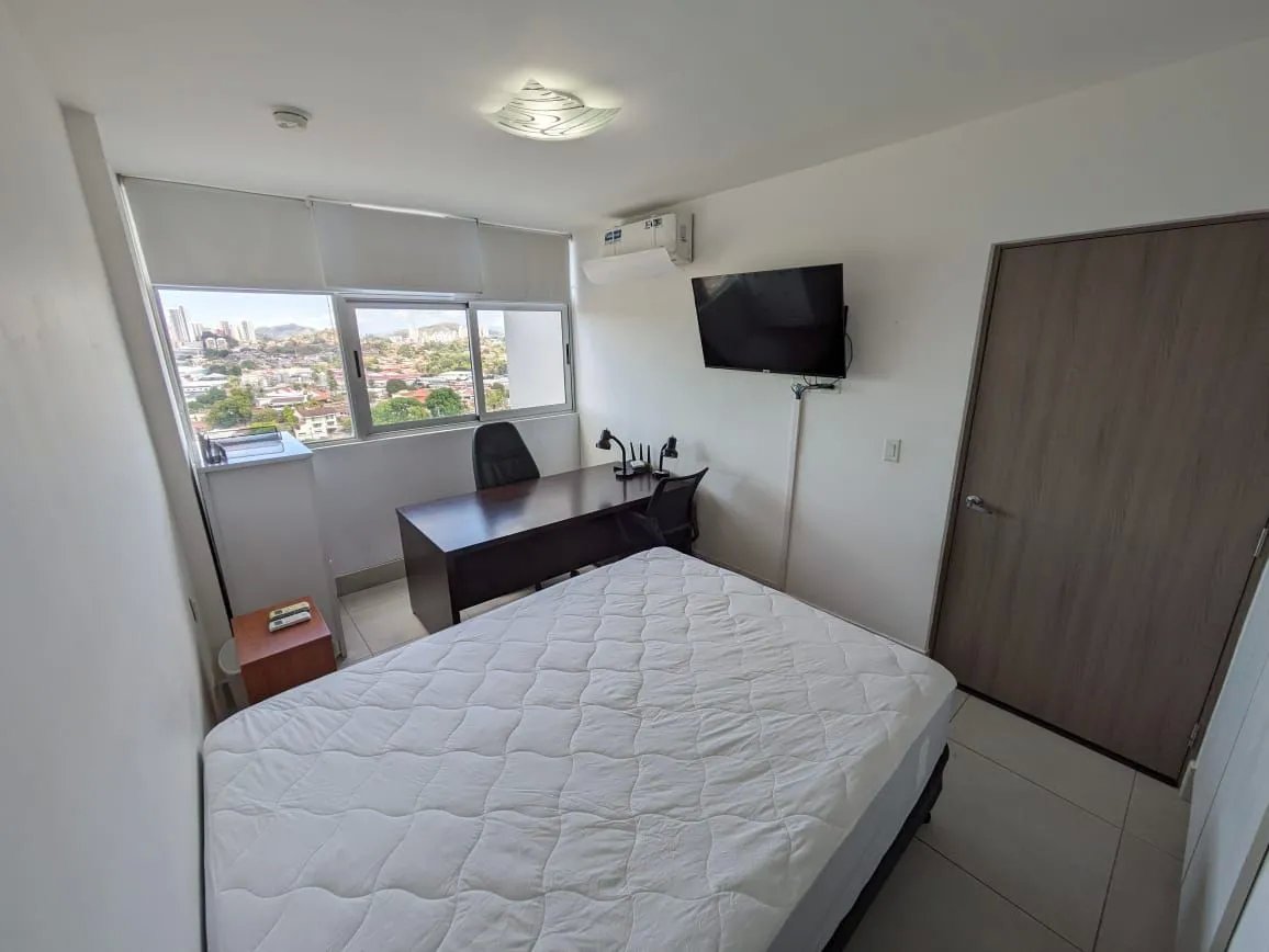 Apartment For Rent in Edison Park