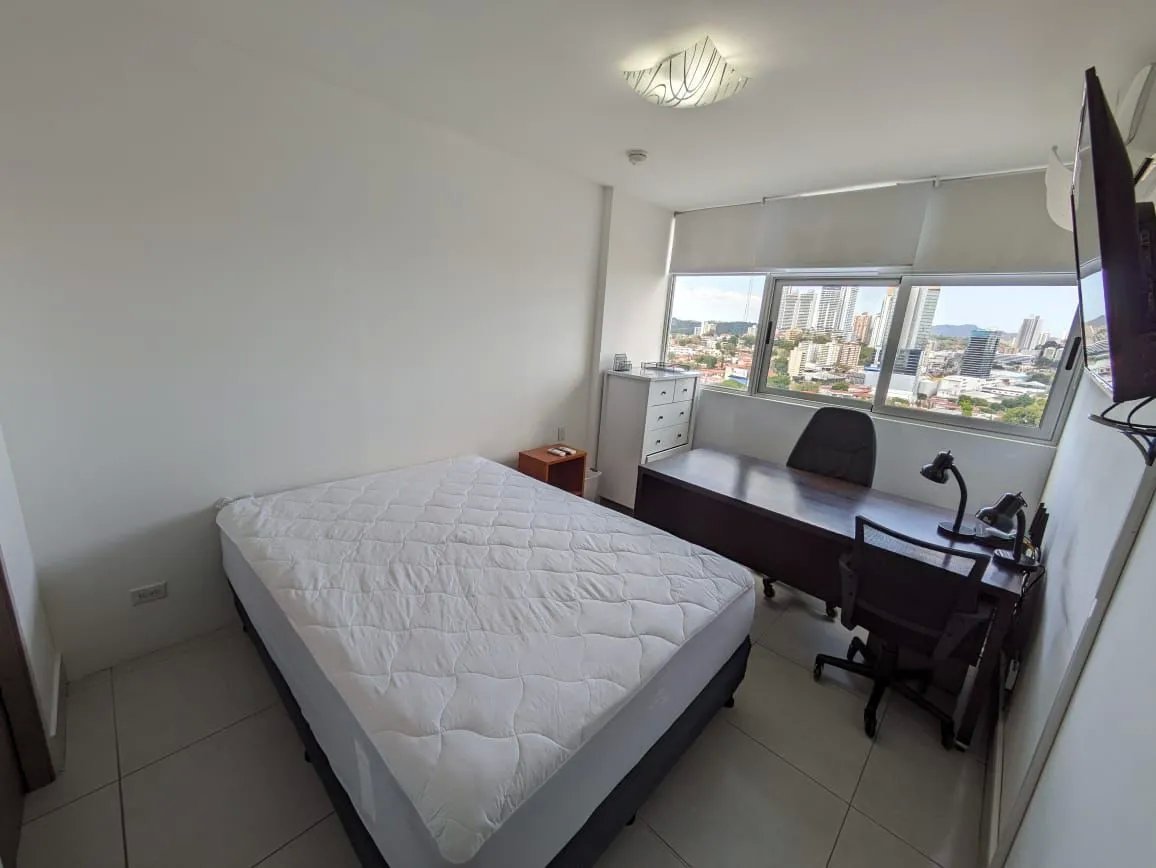 Apartment For Rent in Edison Park