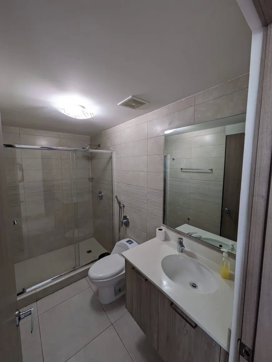 Apartment For Rent in Edison Park