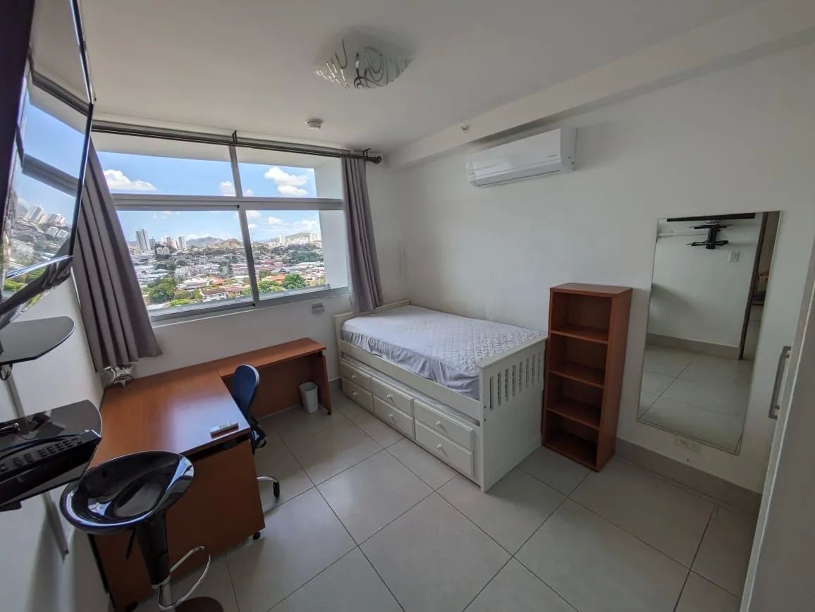 Apartment For Rent in Edison Park