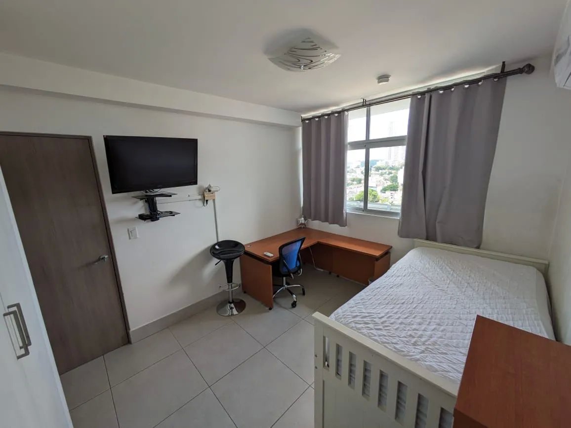 Apartment For Rent in Edison Park