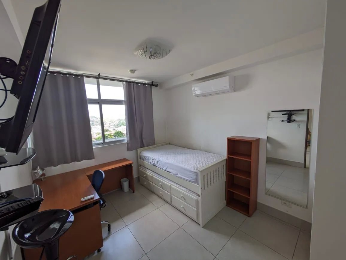 Apartment For Rent in Edison Park