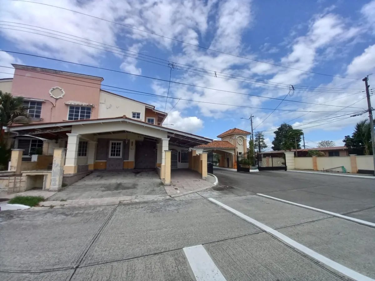 Venta de casa reposeída en Villa Lucre, Paseo Real